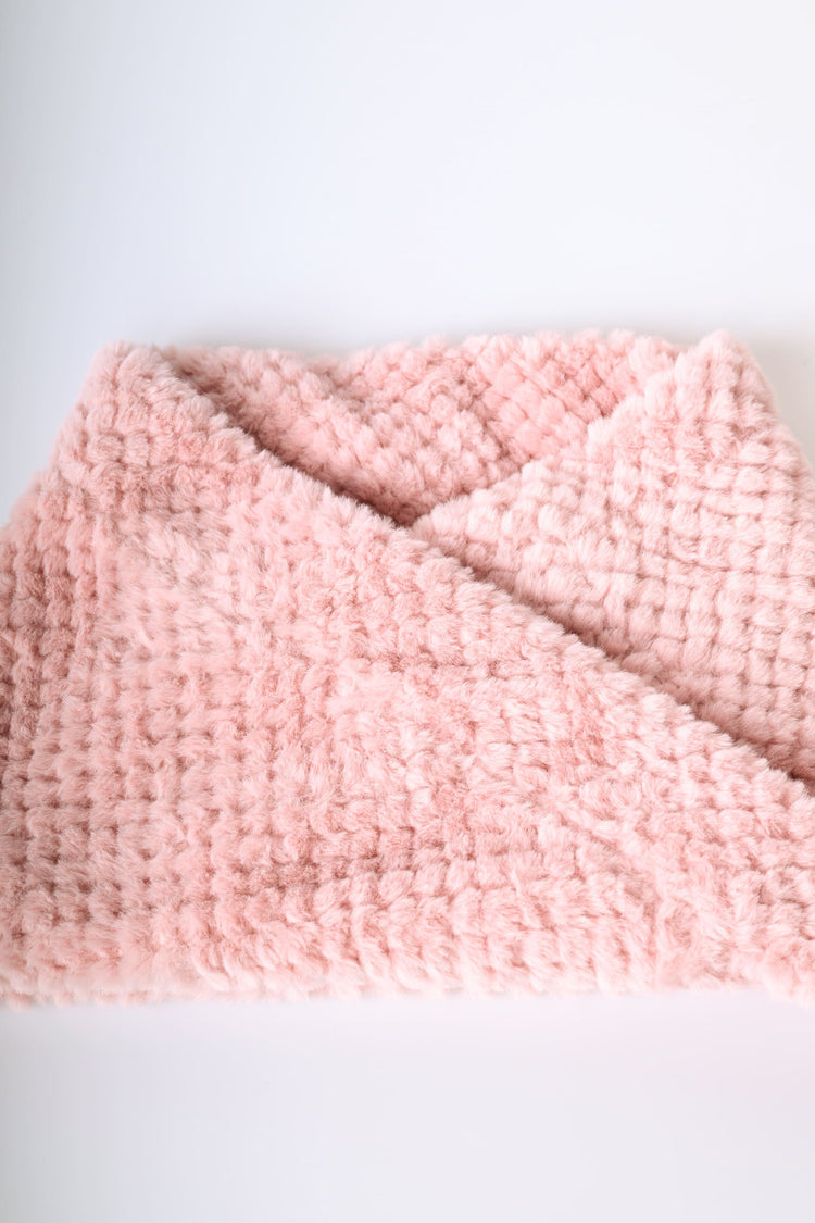 Textured fabric collar scarf