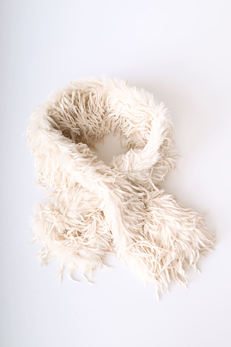 Feathers scarf