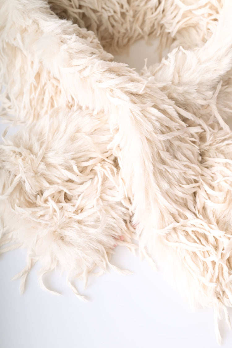 Feathers scarf