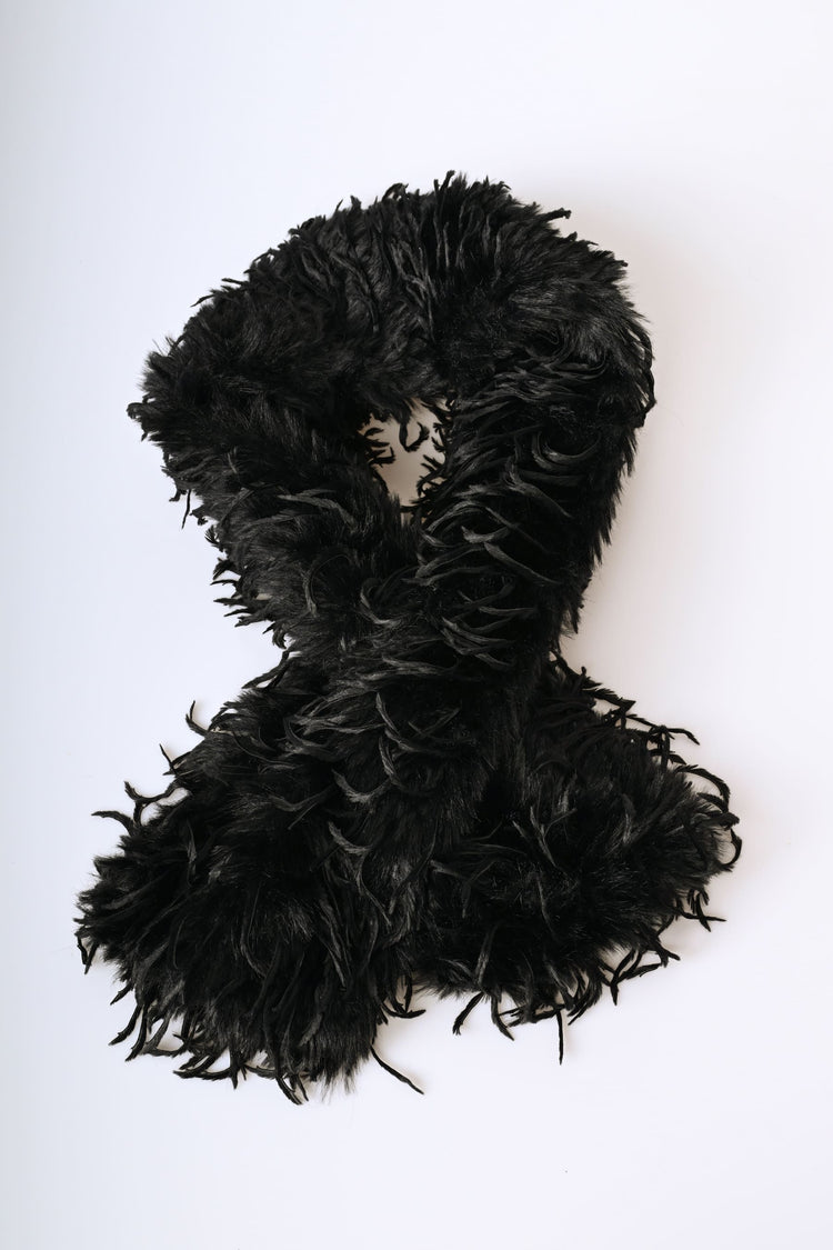 Feathers scarf