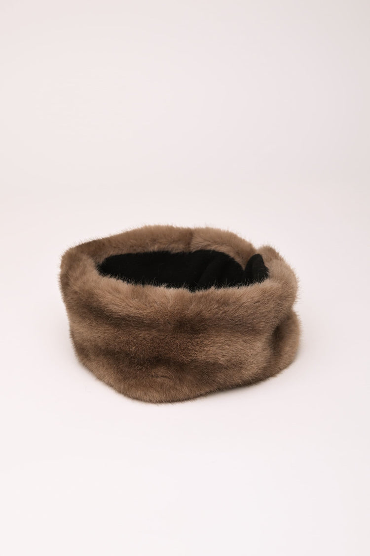 Faux fur collar