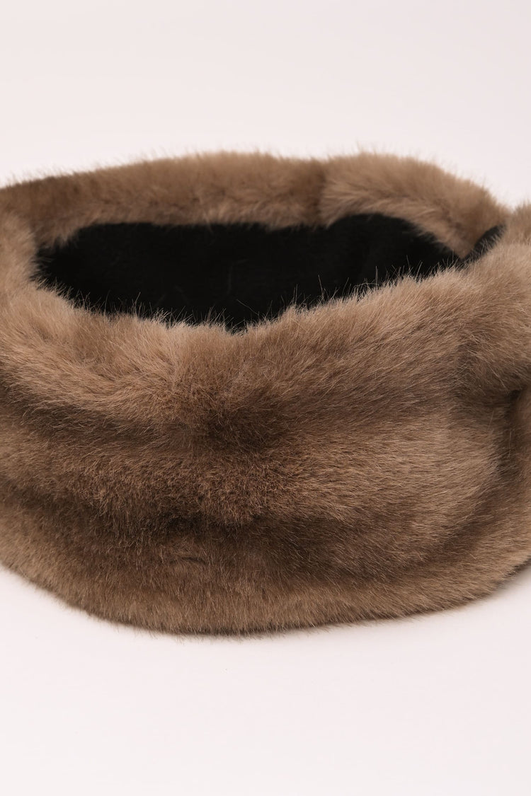 Faux fur collar
