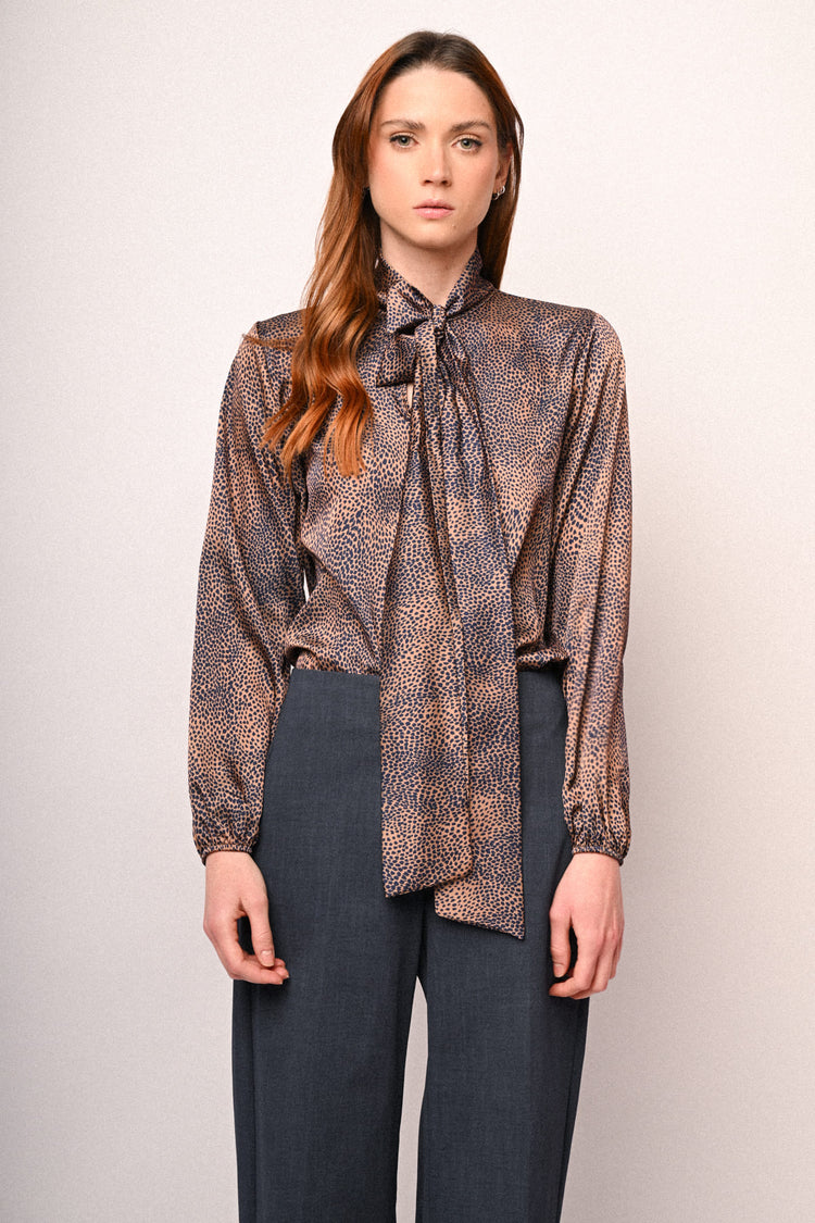 Pussy-bow-neck animalier print blouse