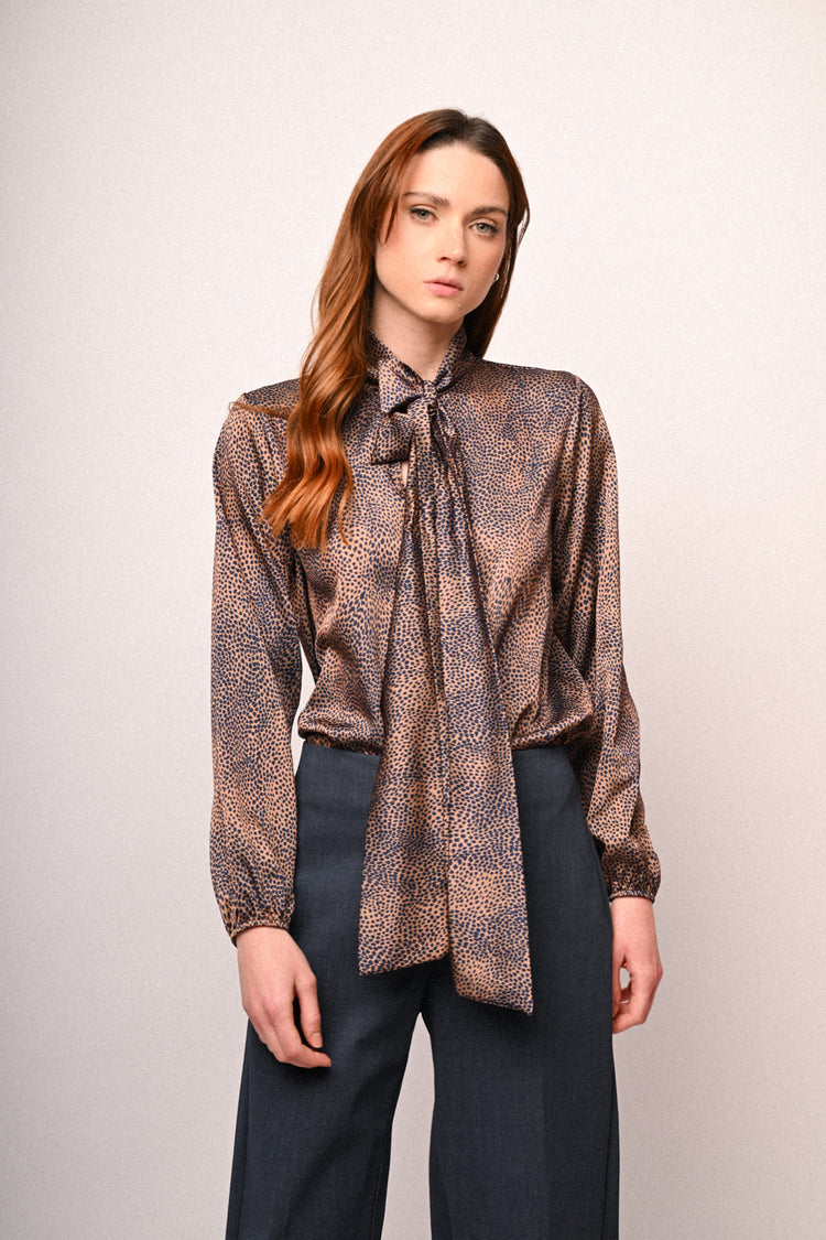 Pussy-bow-neck animalier print blouse
