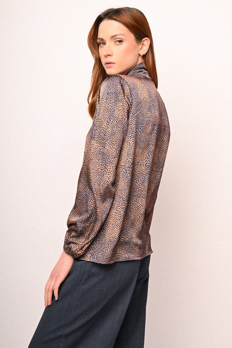 Pussy-bow-neck animalier print blouse