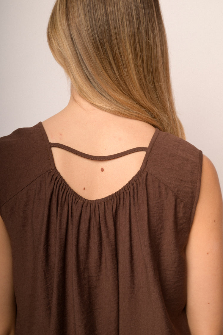Top basic con drappeggi cioccolato