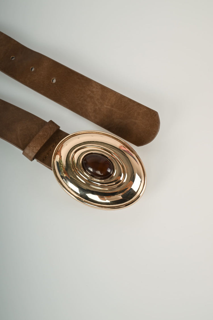 Oval buckle belt