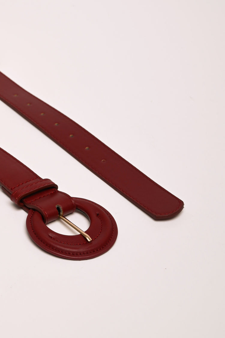 Round buckle faux leather belt