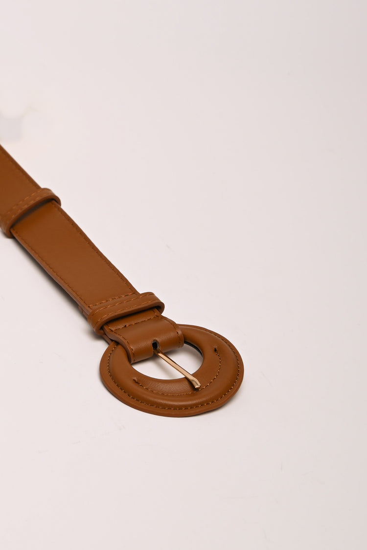 Round buckle faux leather belt