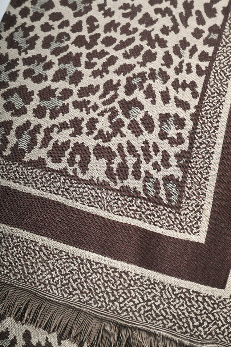 Animalier jacquard scarf