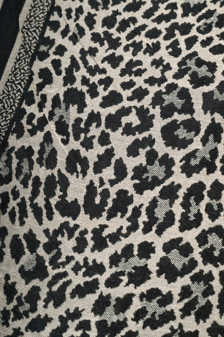 Animalier jacquard scarf