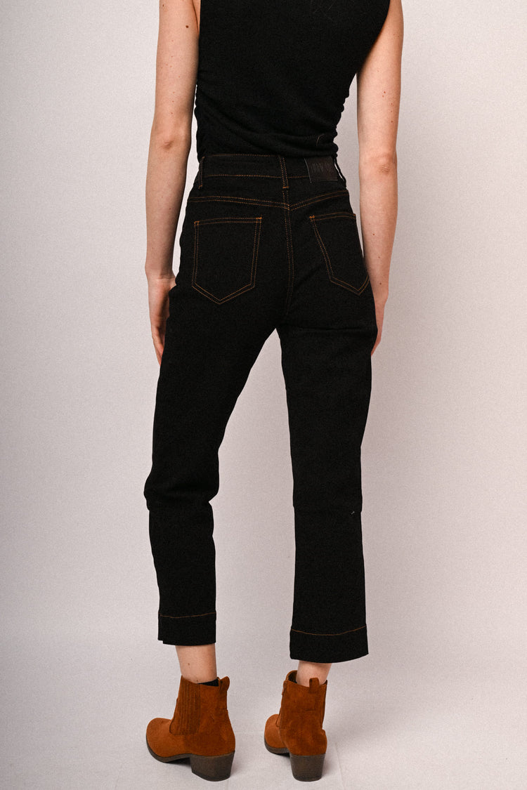 Contrast topstitching jeans