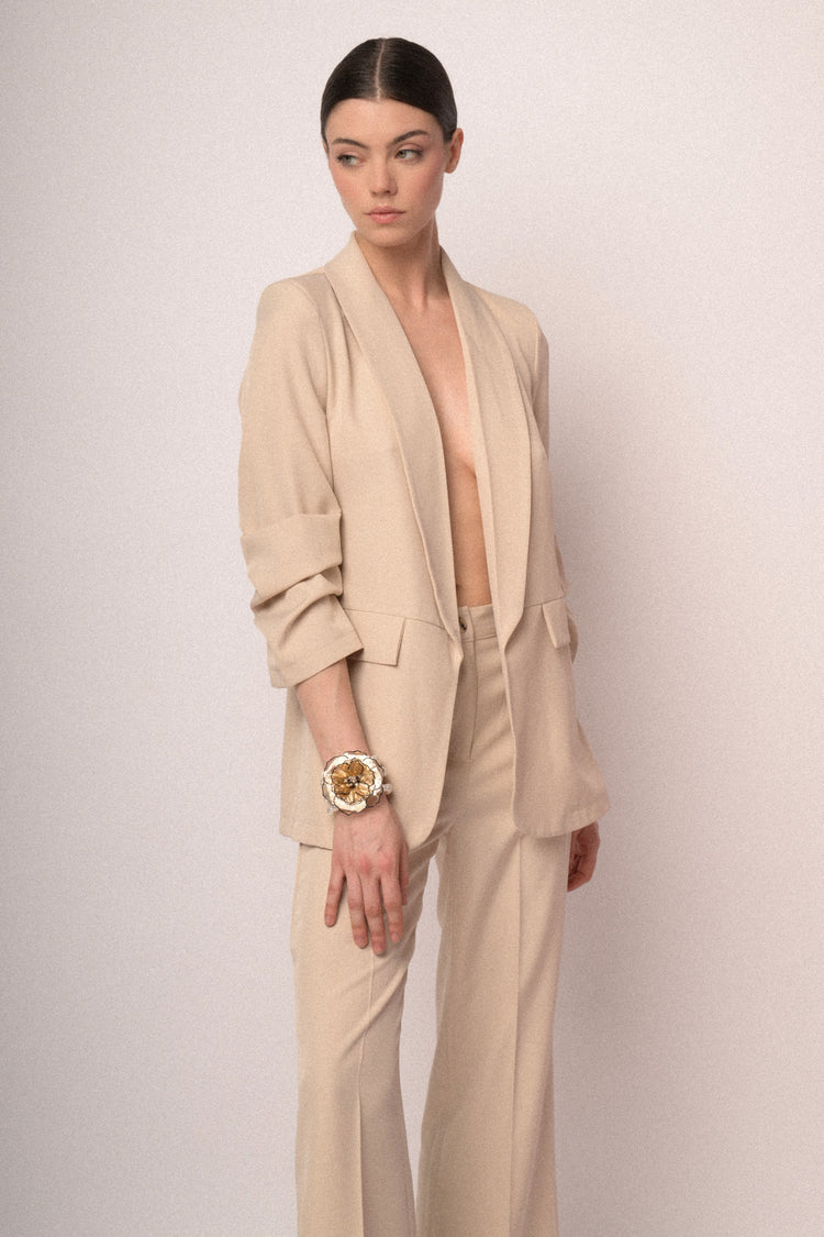 Gathered sleeves blazer