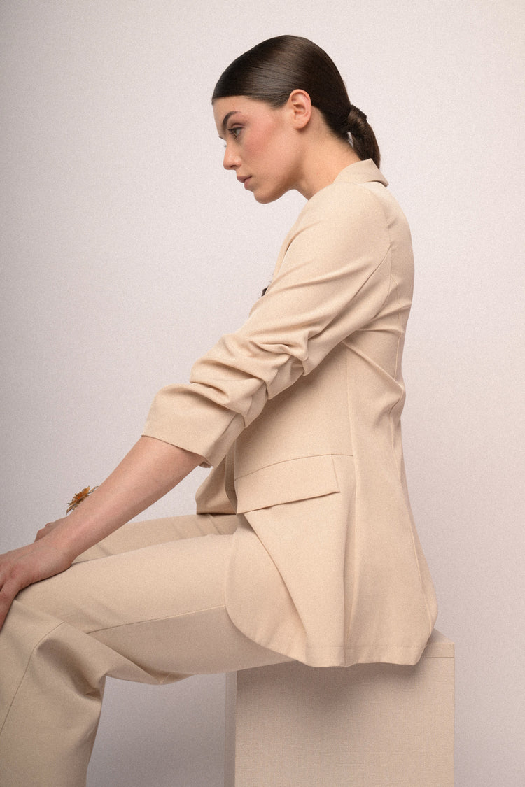 Gathered sleeves blazer
