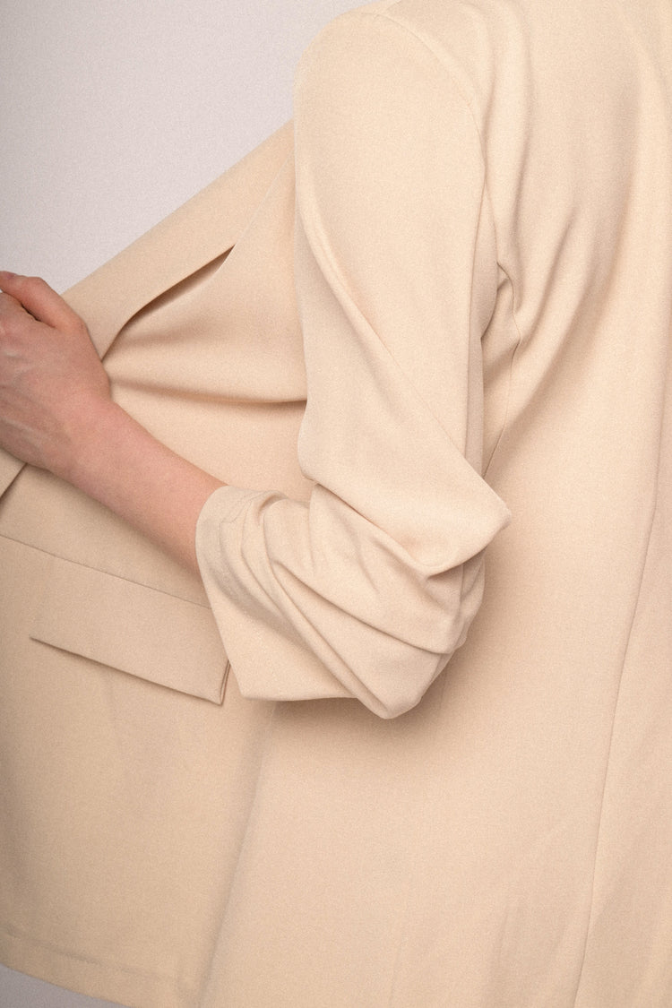 Gathered sleeves blazer