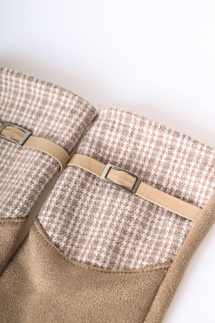 Strap and houndstooth motif gloves