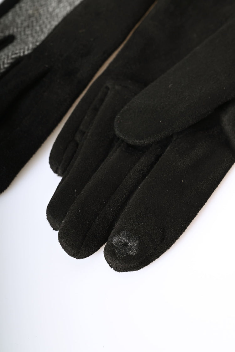 Chevron motif gloves