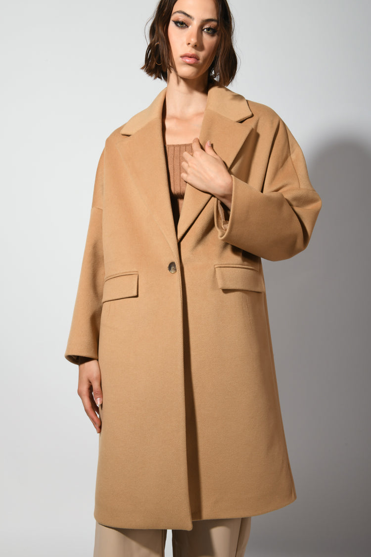 Single-breasted oversized coat