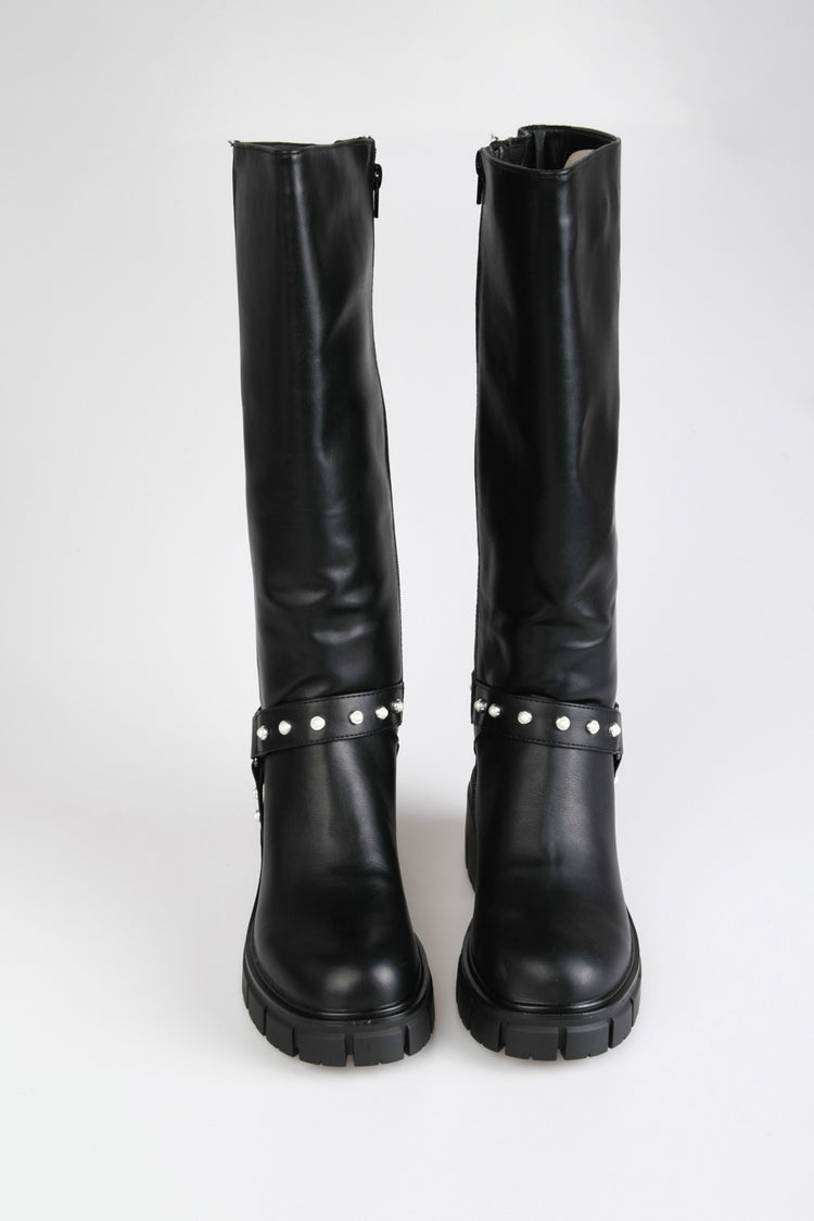 Pearl-embellished boots