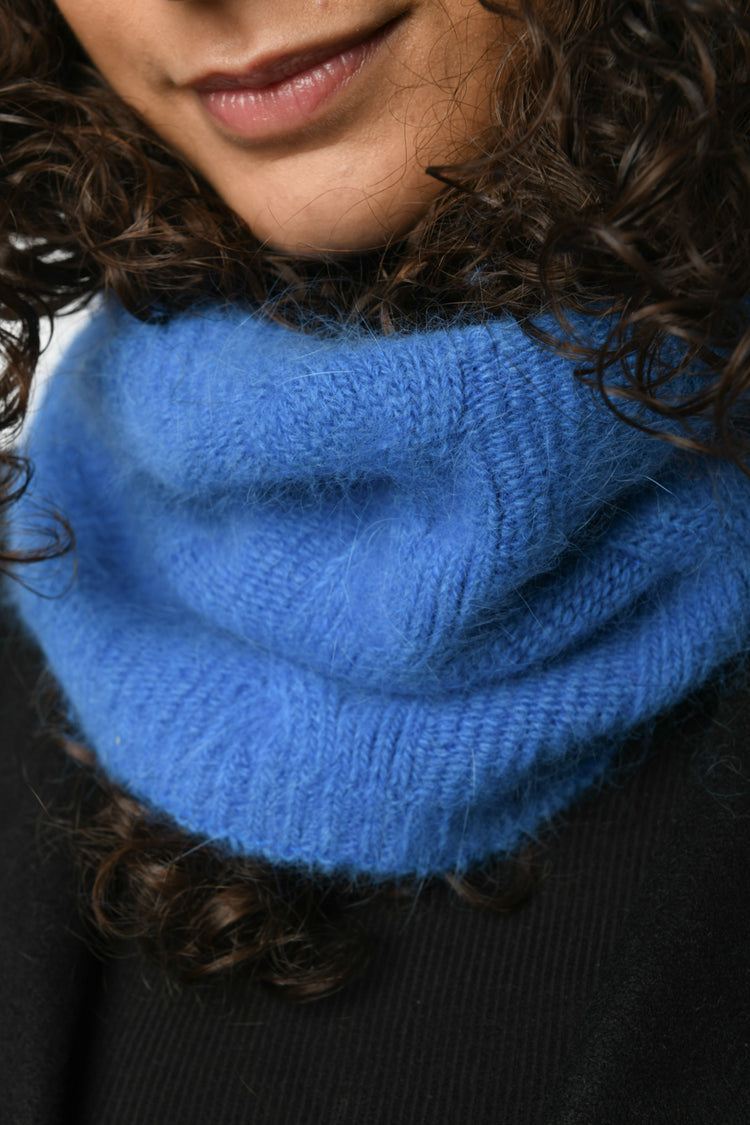 Cable-knit scarf