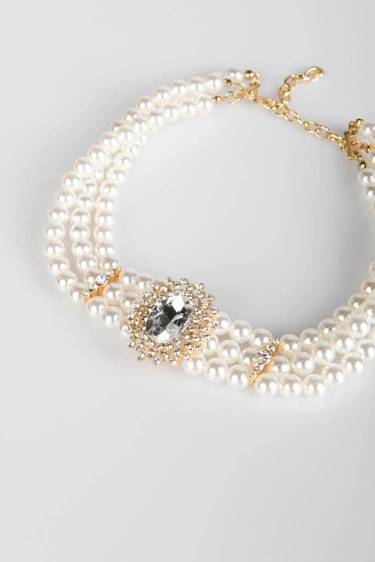 Pearls and crystals necklace